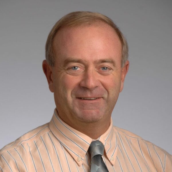 Headshot of Les Folio